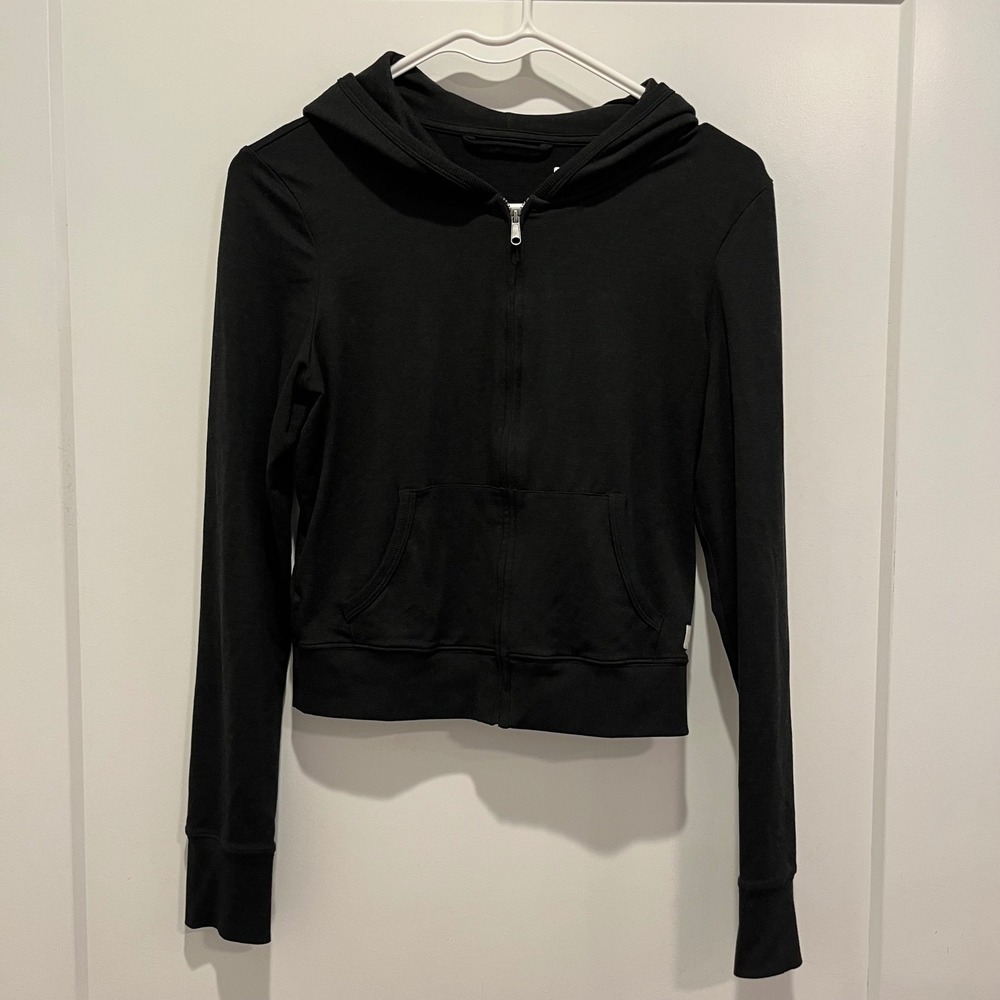 Vuori Halo Essential Hoodie Black Full Zip Activewear Sweatshirt Womens
